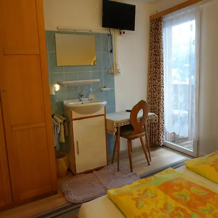 In With Mountain Views *